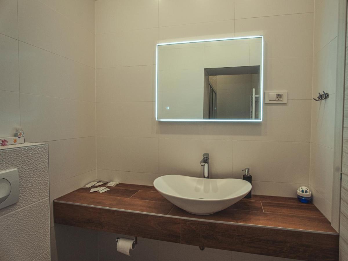 Apartmani Infinity โอซีเยก ภายนอก รูปภาพ